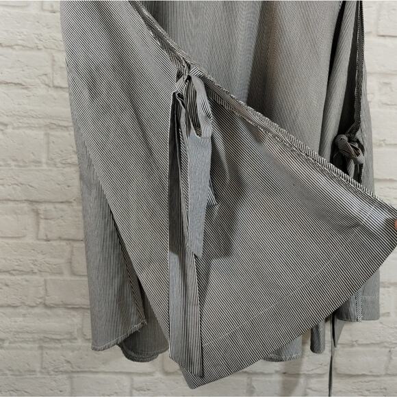 Y Blu Heaven Women's Grey Striped Long Tie Statement Sleeve Top Blouse NWT M - Picture 6 of 13